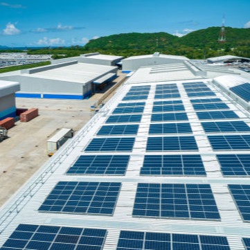 Solaranlage auf dem Fabrikdach